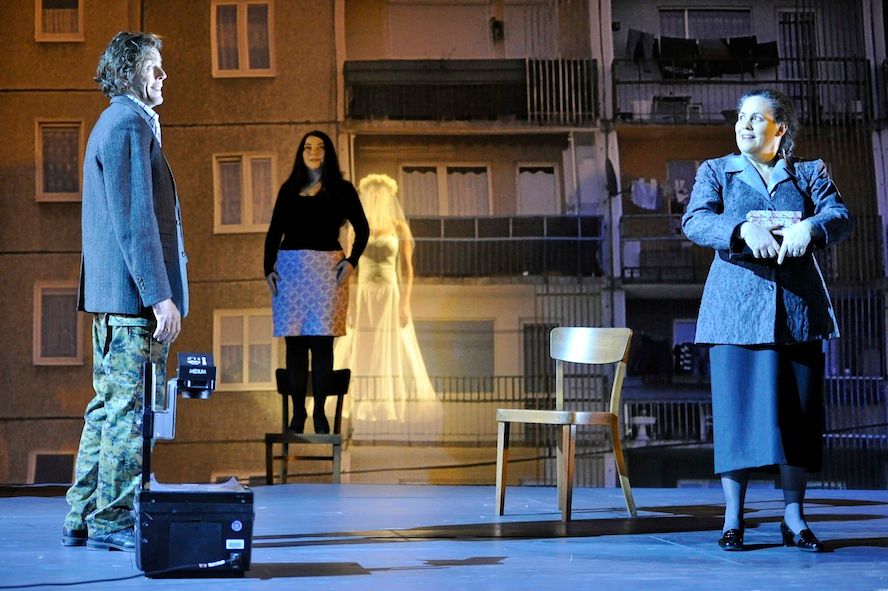 Wuppertaler Bühnen / Bluthochzeit - v.l.n.r. Stephan Ullrich, Banu Böke, Verena Hierholzer, Dalia Schaechter © Uwe Stratmann