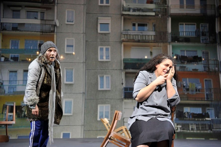 Wuppertaler Bühnen / Bluthochzeit - v.l.n.r. Ingeborg Wolff, Dalia Schaechter © Uwe Stratmann