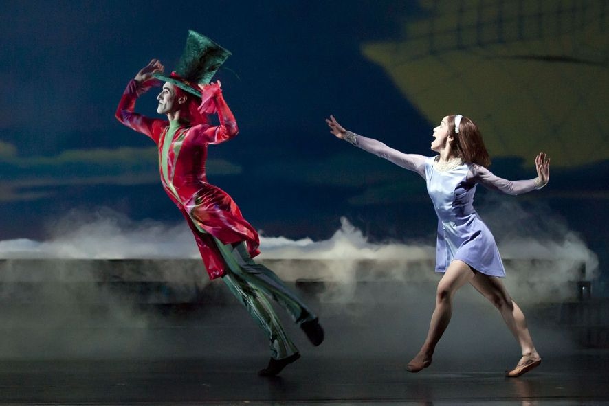 Anhaltisches Theater Dessau / Joe Monaghan und Laura Costa Chaud in “Alice im Wunderland © Claudia Heysel