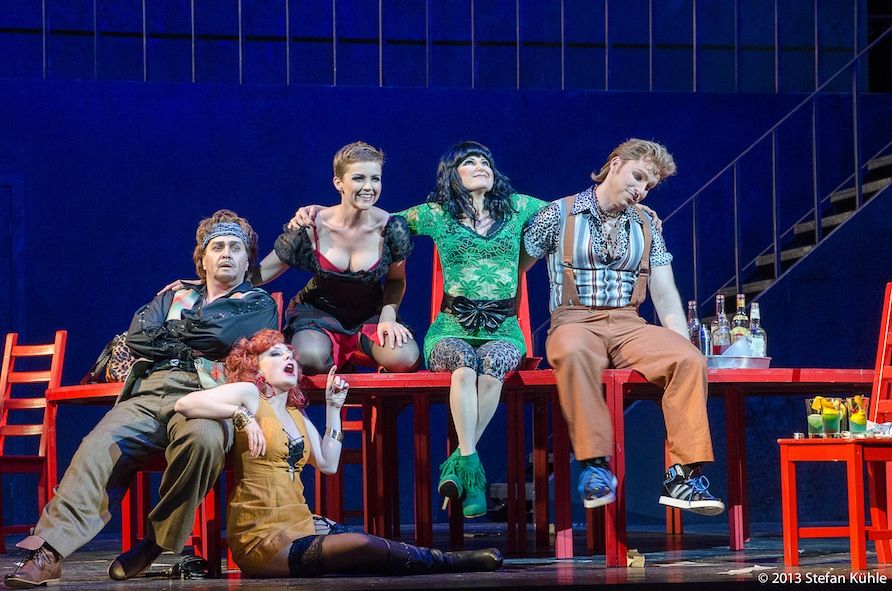 Theater Hagen /Carmen / Richard van Gemert (Dancaro), Maria Klier (Frasquita), Kristine Larissa Funkhauser (Carmen), Marilyn Bennett (Mercédès), Jeffery Krueger (Remendado) © Kühne