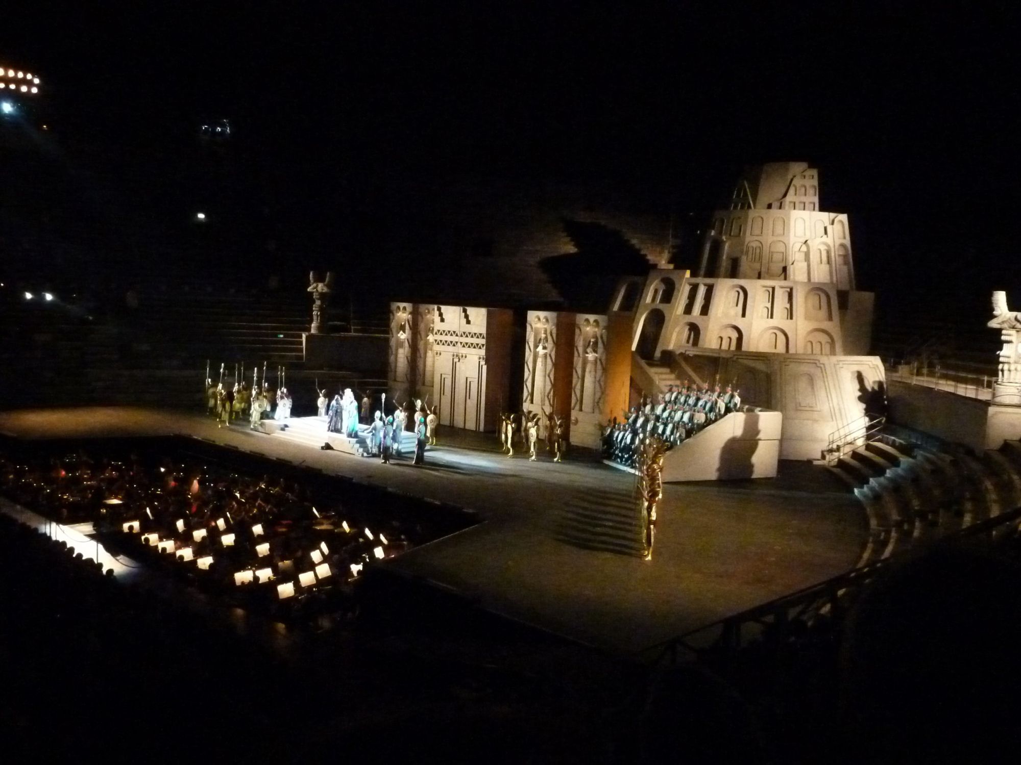 Arena di Verona / Nabucco 2011 - Turm zu Babel und Fennena © IOCO Arena di Verona / Nabucco 2011 - Turm zu Babel und Fennena © IOCO