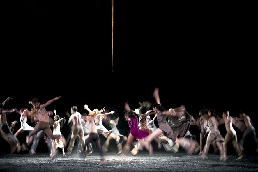 Staatsoper im Schiller Theater / LE SACRE DU PRINTEMPS / Sasha Waltz und Guests © Bernd Uhlig Staatsoper im Schiller Theater / LE SACRE DU PRINTEMPS / Sasha Waltz und Guests © Bernd Uhlig
