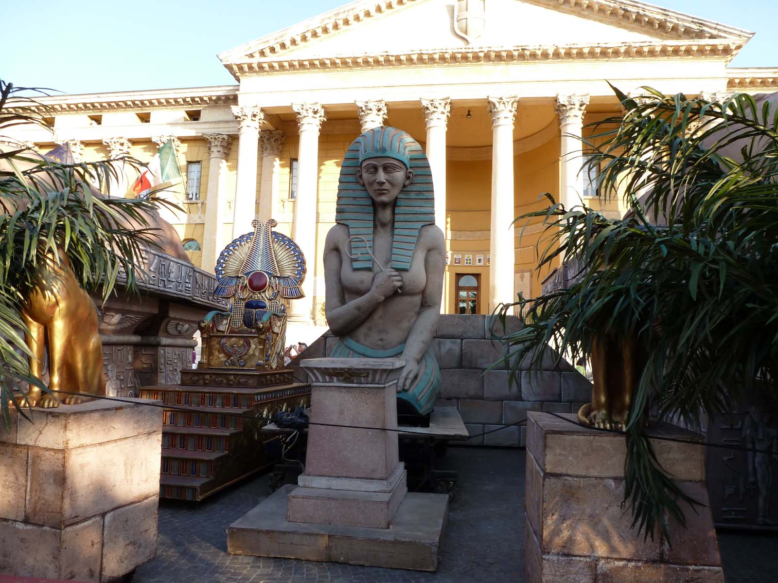 Verona Rathaus und AIDA Kulissen © IOCO Verona Rathaus und AIDA Kulissen © IOCO