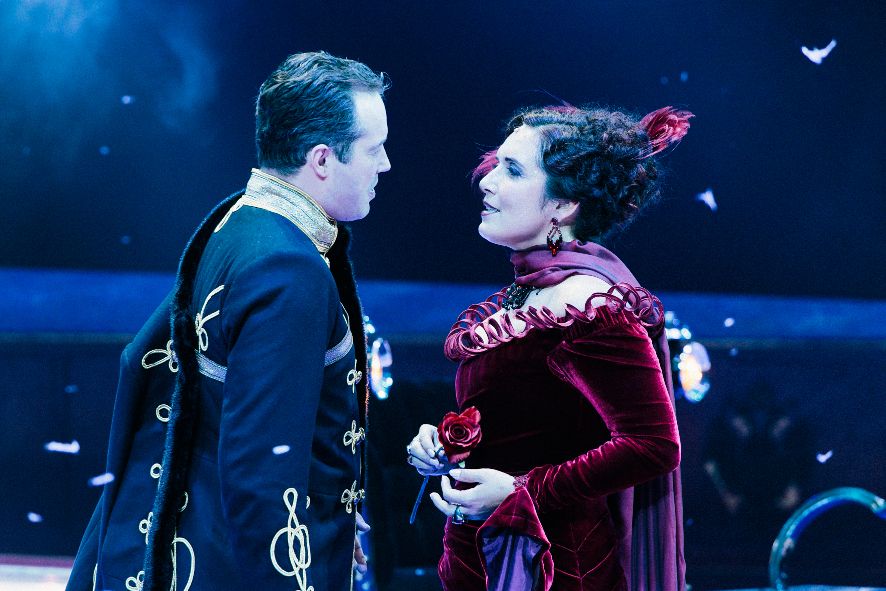 Staatstheater am Gärtnerplatz / Die Zirkusprinzessin Mister X und Zirkusprinzessin © Thomas Dashuber Staatstheater am Gärtnerplatz / Die Zirkusprinzessin Mister X und Zirkusprinzessin © Thomas Dashuber