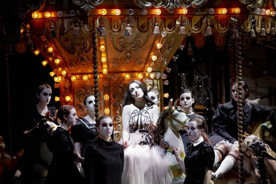 Hessisches Staatstheater Wiesbaden / La Bohème © Nik Schölzel Hessisches Staatstheater Wiesbaden / La Bohème © Nik Schölzel