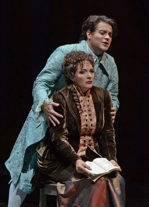 Aalto Theater Essen / Manon Lescaut / Gaston Rivero (Des Grieux), Katrin Kapplusch (Manon Lescaut) © Karl Forster Kommunikations-Design