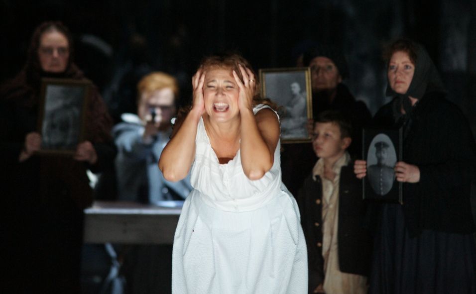 Musiktheater im Revier / Frau ohne Schatten - Maarmar Opernchor © Musiktheater im Revier - Karl Forster Musiktheater im Revier / Frau ohne Schatten - Maarmar Opernchor © Musiktheater im Revier - Karl Forster