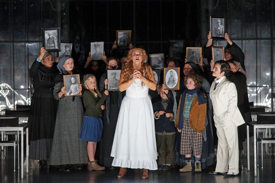 Musiktheater im Revier / Frau ohne Schatten - Maamar Kamalova Ensemble © Musiktheater im Revier - Karl Forster Musiktheater im Revier / Frau ohne Schatten - Maamar Kamalova Ensemble © Musiktheater im Revier - Karl Forster