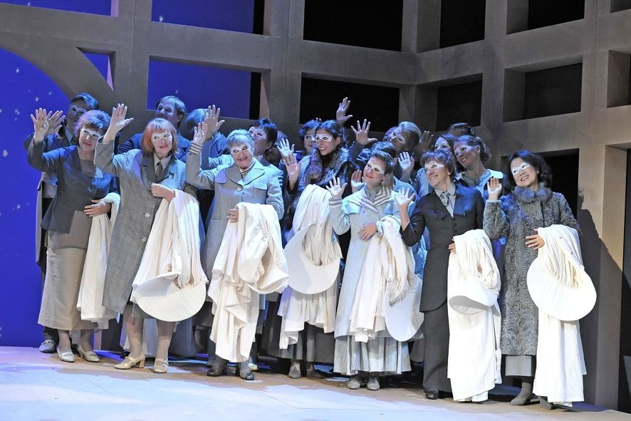 Theater für Niedersachsen / FALSTAFF - Damen und Herren des Opernchores © Andreas Hartmann