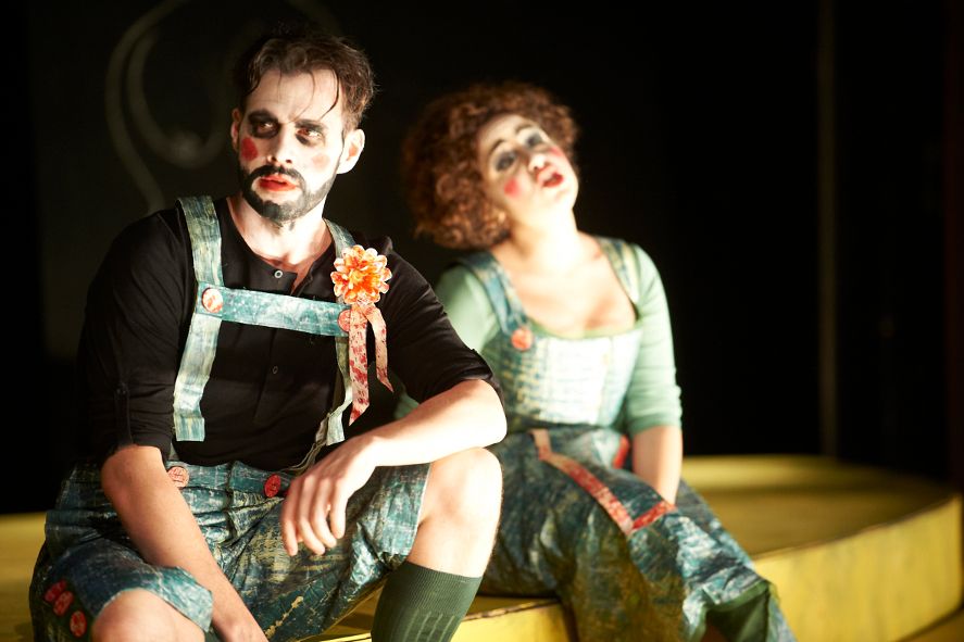 Wuppertaler Bühnen / Masetto und Zerlina © Stratmann Wuppertaler Bühnen / Masetto und Zerlina © Stratmann