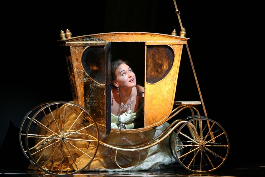 Oper Frankfurt / La Cenerentola © Wolfgang Runkel Oper Frankfurt / La Cenerentola © Wolfgang Runkel