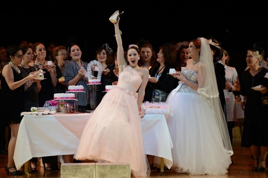 Deutsche Oper am Rhein / Lelisir d'amore © Hans Joerg Michel - www.foto-drama.de