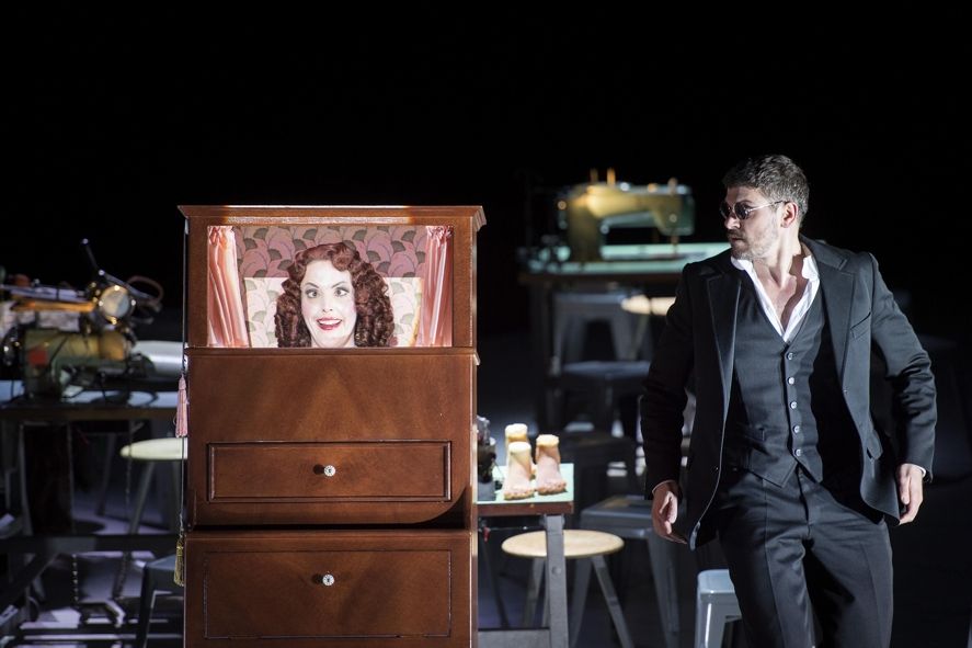Komische Oper Berlin / Les Contes d’Hoffmann © Monika Rittershaus Komische Oper Berlin / Les Contes d’Hoffmann © Monika Rittershaus