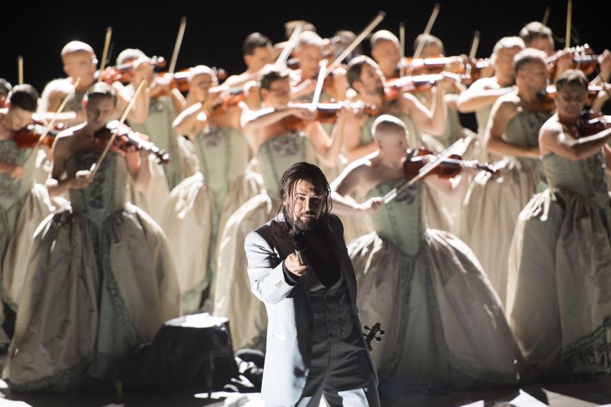 Komische Oper Berlin / Les Contes d’Hoffmann © Monika Rittershaus Komische Oper Berlin / Les Contes d’Hoffmann © Monika Rittershaus