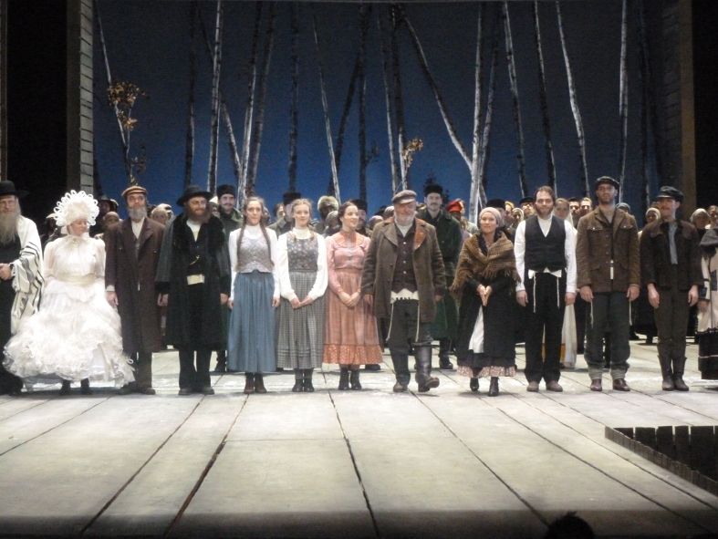 Bonn / Theater Bonn_Anatevka Ensemble © IOCO Bonn / Theater Bonn_Anatevka Ensemble © IOCO