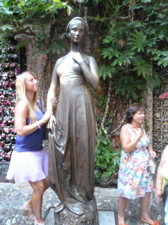 Verona / Julia Statue im Casa di Giulietta © IOCO Verona / Julia Statue im Casa di Giulietta © IOCO