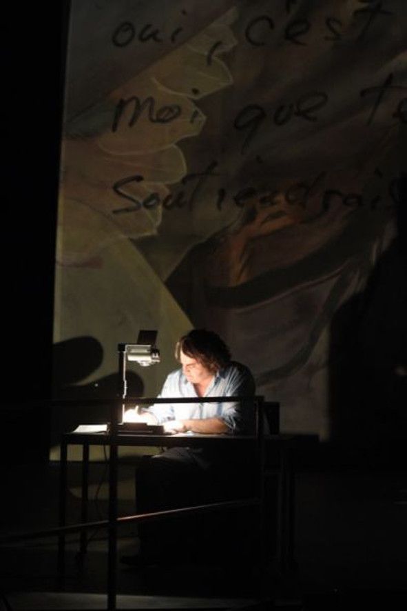 Ulm / Theater Ulm Werther schreibt Charlotte © Jochen Klenk Ulm / Theater Ulm Werther schreibt Charlotte © Jochen Klenk