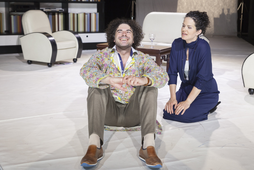 Osnabrück / Das Abschiedsdinner - Pierre und Claudine Lecœr planen stilvolle Trennung © Maik Reishaus Osnabrück / Das Abschiedsdinner - Pierre und Claudine Lecœr planen stilvolle Trennung © Maik Reishaus