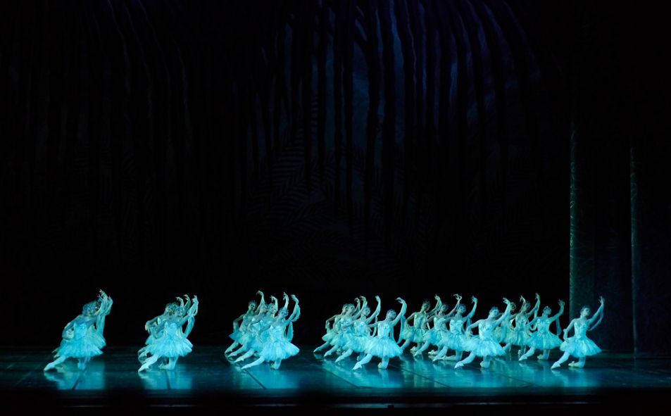 Bayerische Staatsoper / Bayerisches Staatsballett - La Bayadere - Schattenakt © Charles Tandy Bayerische Staatsoper / Bayerisches Staatsballett - La Bayadere - Schattenakt © Charles Tandy