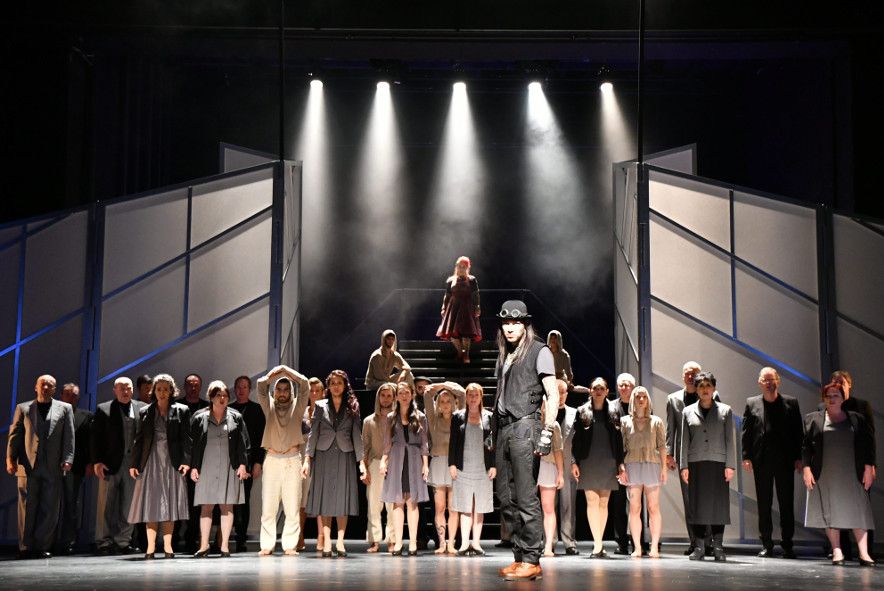 Volkstheater Rostock / Der Messias - Maciej-Idziorek und Ensemble © Dorit Gaetjen