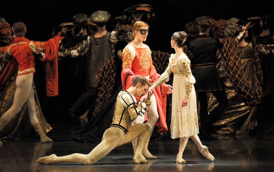 Bayerische Staatsoper / Die epochale John Cranko Choreographie - Romeo und Julia © Wilfried Hösl Bayerische Staatsoper / Die epochale John Cranko Choreographie - Romeo und Julia © Wilfried Hösl
