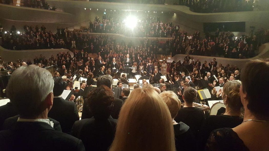 Elbphilharmonie Hamburg / Schlussapplaus © Patrik Klein Elbphilharmonie Hamburg / Schlussapplaus © Patrik Klein