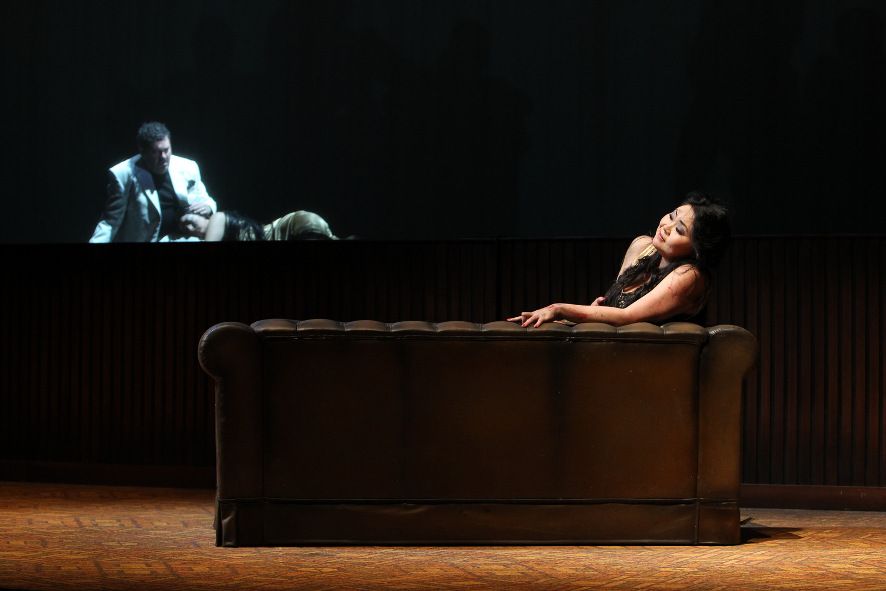 Osnabrück / Thetaer_Manon Lescaut_ Einsam stirbt Manon © Jörg Landsberg Osnabrück / Thetaer_Manon Lescaut_ Einsam stirbt Manon © Jörg Landsberg