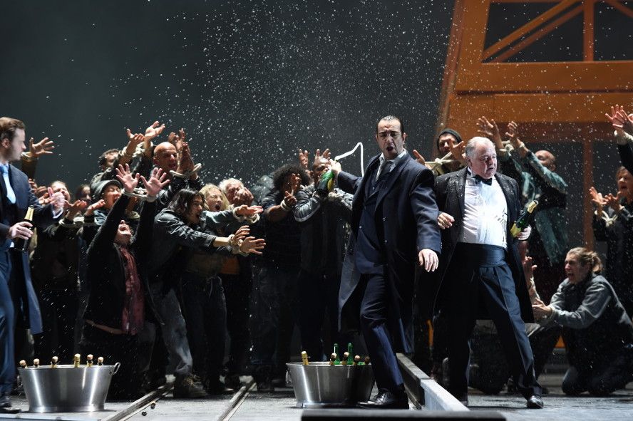 Hamburg / Staatsoper_Otello_Jago_Rodrigo_Chor © Hans Jörg Michel Hamburg / Staatsoper_Otello_Jago_Rodrigo_Chor © Hans Jörg Michel