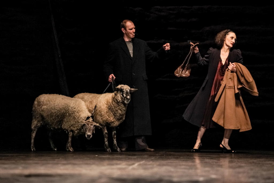 Kampnagel Hamburg / VIKTOR - Andrey Berezin und Nazareth Panadero © Oliver Look Kampnagel Hamburg / VIKTOR - Andrey Berezin und Nazareth Panadero © Oliver Look