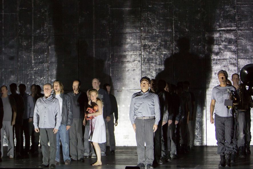 Staatstheater Darmstadt / Faust - Andreas_Wagner als Faust -Katharina Persicke als Margarethe - Chor © Martina Pipprich Staatstheater Darmstadt / Faust - Andreas_Wagner als Faust -Katharina Persicke als Margarethe - Chor © Martina Pipprich