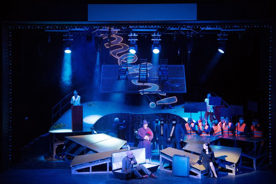 Staatstheater Cottbus / AUFSTIEG UND FALL DER STADT MAHAGONNY © Marlies Kross Staatstheater Cottbus / AUFSTIEG UND FALL DER STADT MAHAGONNY © Marlies Kross