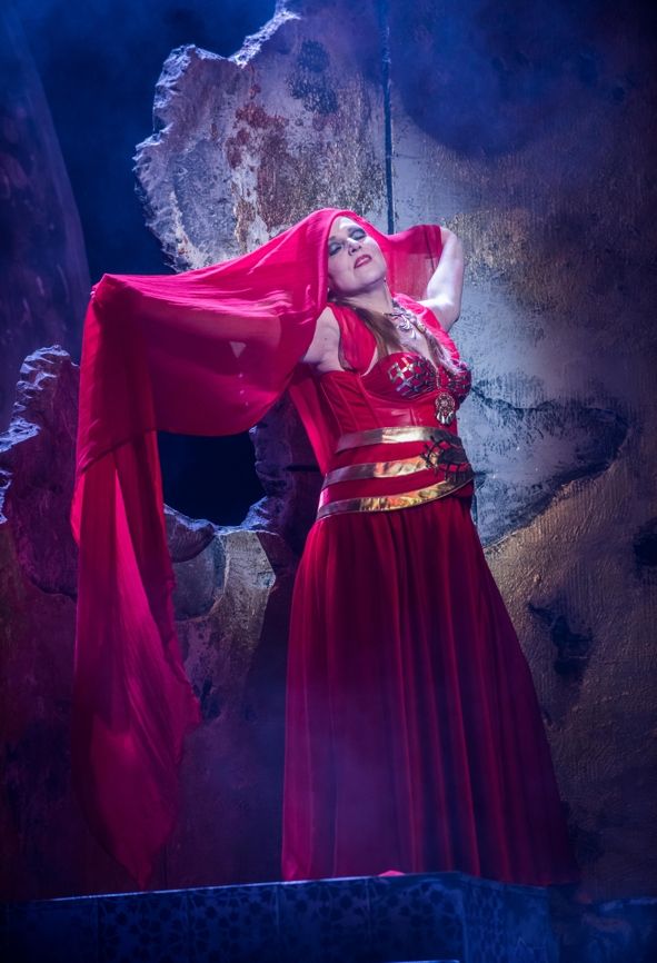 Theater Rudolstadt / Salome - Majken Bjerno (Salome) tanzt den berühmten Schleiertanz © Roland Obst Theater Rudolstadt / Salome - Majken Bjerno (Salome) tanzt den berühmten Schleiertanz © Roland Obst