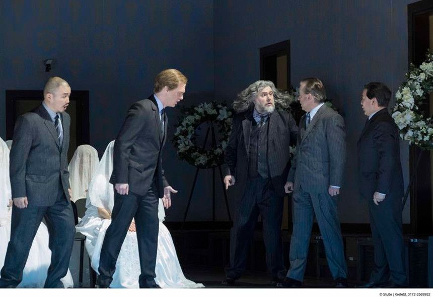 Theater Krefeld / Lohengrin - Telramund und Edle © Thomas Esser Theater Krefeld / Lohengrin - Telramund und Edle © Thomas Esser