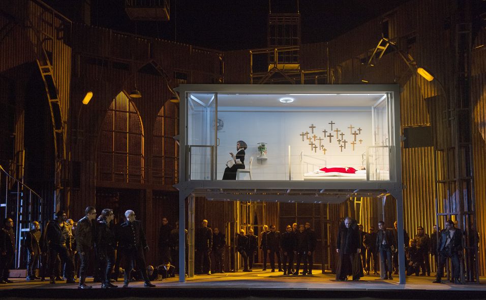 Oper Frankfurt / Rigoletto - Nina Tarandek Giovanna, Brenda Rae Gilda vorne v.l.n.r. Iurii Samoilov (Marullo), Mikolaj Trabka Ceprano, Michael McCown Borsa, Quinn Kelsey Rigoletto, Ensemble © Monika Rittershaus Oper Frankfurt / Rigoletto - Nina Tarandek Giovanna, Brenda Rae Gilda vorne v.l.n.r. Iurii Samoilov (Marullo), Mikolaj Trabka Ceprano, Michael McCown Borsa, Quinn Kelsey Rigoletto, Ensemble © Monika Rittershaus