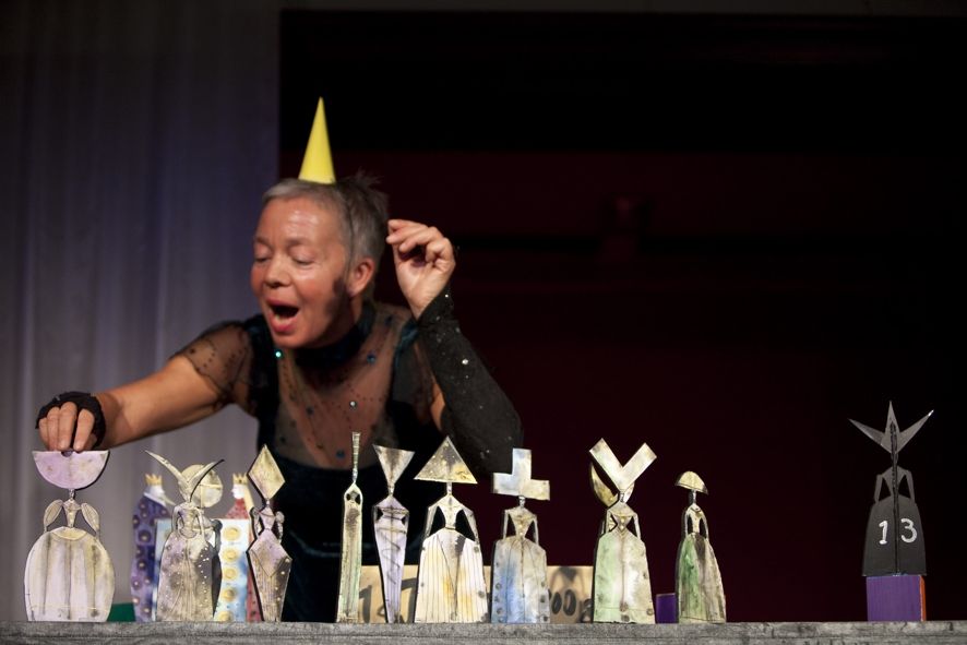 Theater und Philharmonie Thüringen / Marcella von Jan spielt DORNRÖSCHEN © Stephan Walzl Theater und Philharmonie Thüringen / Marcella von Jan spielt DORNRÖSCHEN © Stephan Walzl