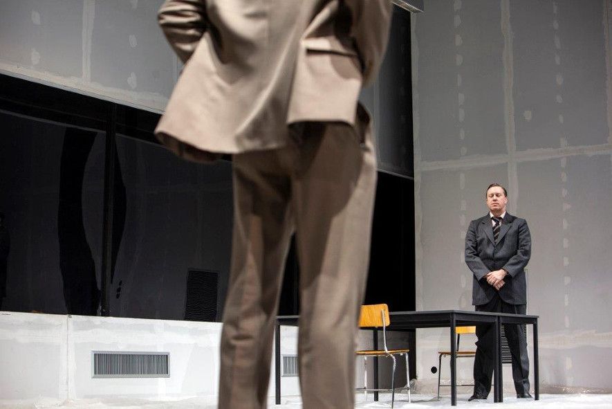 Schauspiel Frankfurt / Gastspiel des Burgtheaters - DIESE GESCHICHTE VON IHNEN © Bernd Uhlig Schauspiel Frankfurt / Gastspiel des Burgtheaters - DIESE GESCHICHTE VON IHNEN © Bernd Uhlig