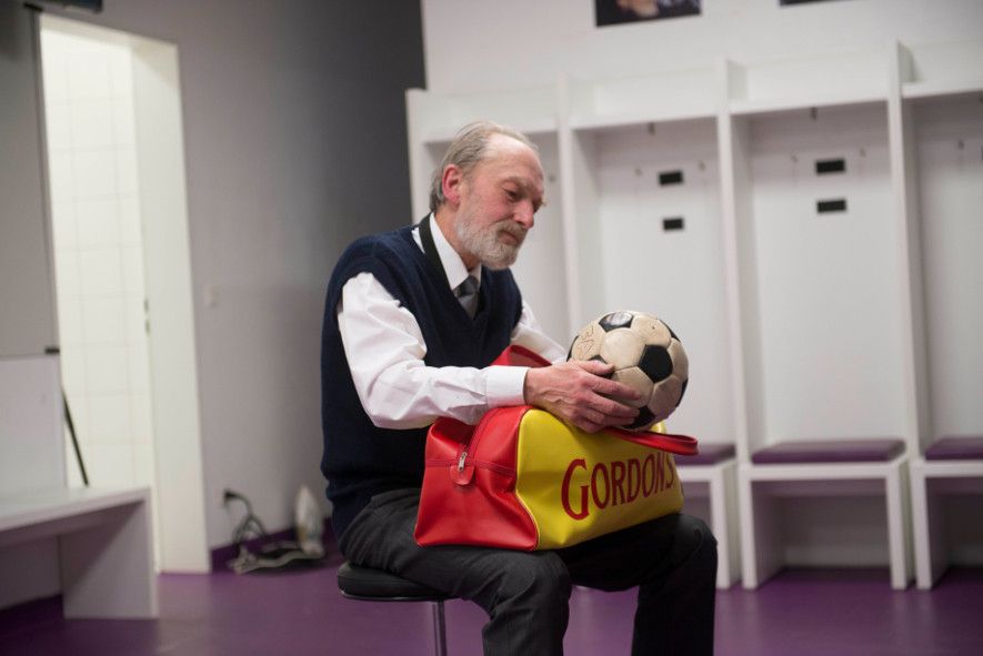 Theater Osnabrueck / Der alte Zeugwart träumt noch vom Fussball als Sport © Uwe Lewandowski Theater Osnabrueck / Der alte Zeugwart träumt noch vom Fussball als Sport © Uwe Lewandowski