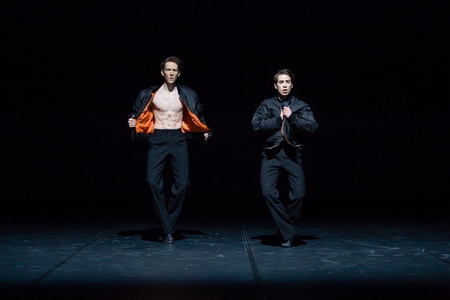 Stuttgarter Ballett / Noverre - Fraternal / Stories Choreograf Alexander McGowan, Enes Comak © Roman Novitzky Stuttgarter Ballett / Noverre - Fraternal / Stories Choreograf Alexander McGowan, Enes Comak © Roman Novitzky