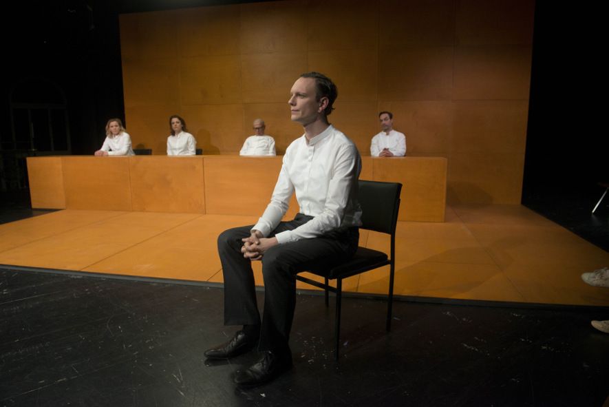 emma- Theater Osnabrueck / Terror - Der angeklagte Pilot vor Gericht © Uwe Lewandowski emma- Theater Osnabrueck / Terror - Der Angeklagte vor Gericht © Uwe Lewandowski