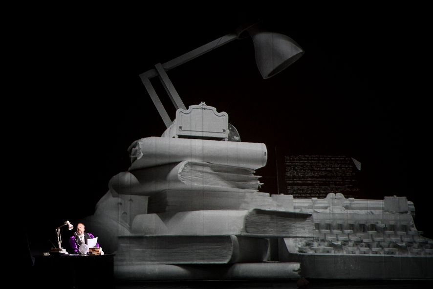 Theater an der Wien / Elegie fuer junge Liebende - Johan Reuter als Gregor Mittenhofer © Werner Kmetitsch Theater an der Wien / Elegie fuer junge Liebende - Johan Reuter als Gregor Mittenhofer © Werner Kmetitsch