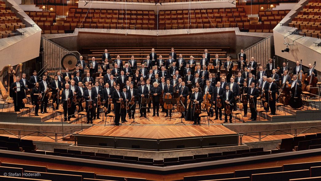 Berliner Philharmoniker / Berliner Philharmoniker mit Sir Simon Rattle © Stefan Hoederath