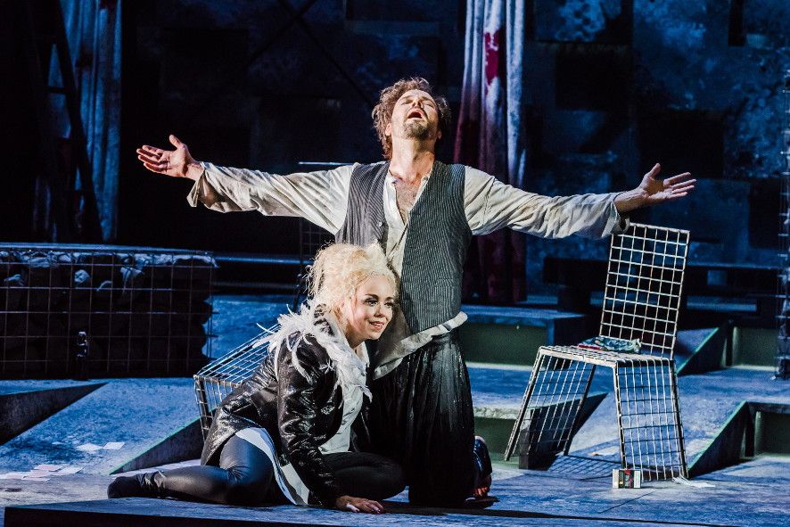 Oper Leipzig / Salome - Elisabet Strid als Salome und Tuomas Pursio als Jochanaan © Kirsten Nijhof Oper Leipzig / Salome - Elisabet Strid als Salome und Tuomas Pursio als Jochanaan © Kirsten Nijhof