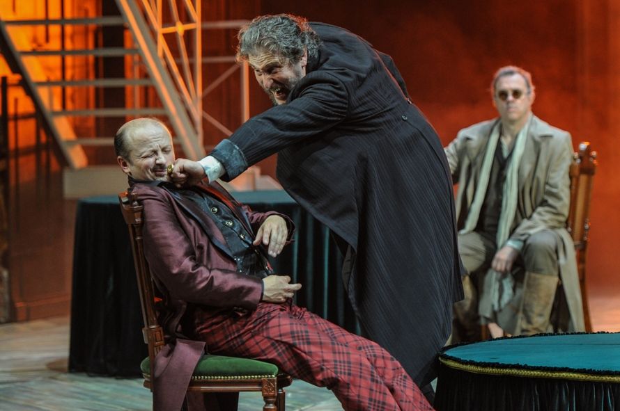 Deutsche Oper am Rhein / Das Rheingold - Norbert Ernst (Loge), Michael Kraus (Alberich), Simon Neal (Wotan) © Hans Jörg Michel Deutsche Oper am Rhein / Das Rheingold - Norbert Ernst (Loge), Michael Kraus (Alberich), Simon Neal (Wotan) © Hans Jörg Michel