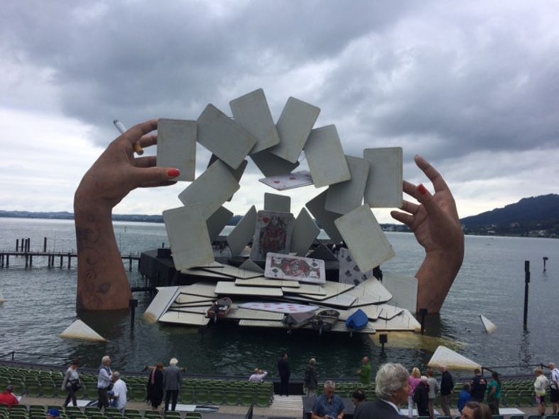Bregenzer Festspiele / Carmen - Bodensee und Carmen Bühnenbild bei Tag und ohne Projektionen © IOCO / Zimmermann Bregenzer Festspiele / Carmen - Bodensee und Carmen Bühnenbild bei Tag und ohne Projektionen © IOCO / Zimmermann