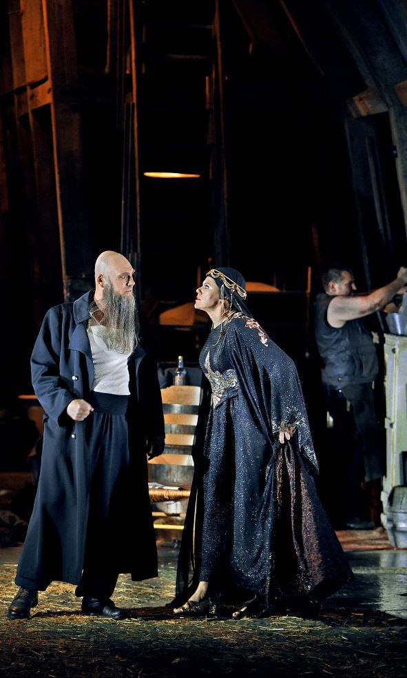 Bayreuther Festspiele / Walküre - John Lundgren als Wotan und Tanja Ariane Baumgartner als Fricka © Bayreuther Festspiele / Enrico Nawrath Bayreuther Festspiele / Walküre - John Lundgren als Wotan und Tanja Ariane Baumgartner als Fricka © Bayreuther Festspiele / Enrico Nawrath
