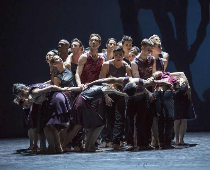 Deutsche Oper am Rhein / Ballett am Rhein - b.29 "Konzert für Orchester" Martin Schläpfer: Konzert für Orchester – Ensemble FOTO © Gert Weigelt