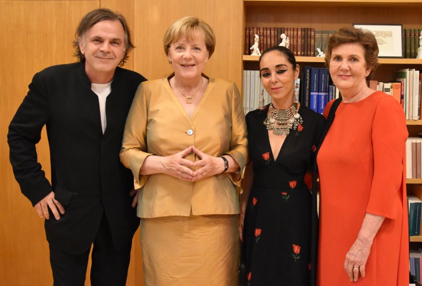 Salzburger Festspiele / Angela Merkel besucht AIDA - Hier mit Markus Hinterhaeuser_Shirin Neshat_Helga Rabl-Stadler © Anne Zeuner Salzburger Festspiele / Angela Merkel besucht AIDA - Hier mit Markus Hinterhaeuser_Shirin Neshat_Helga Rabl-Stadler © Anne Zeuner