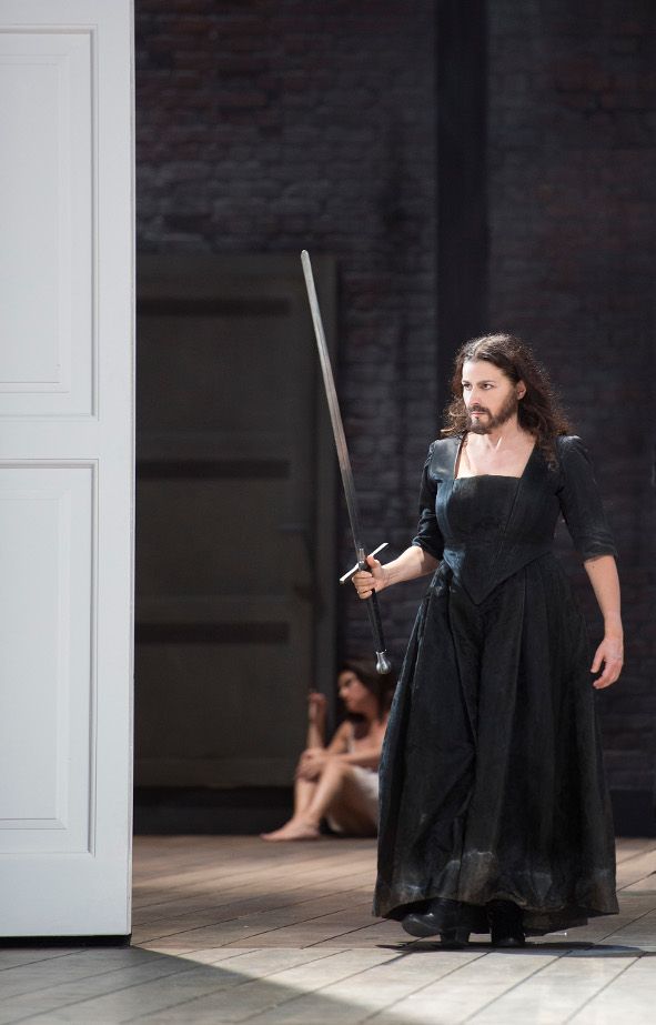 Salzburger Festspiele / Ariodante - Cecialia Bartoli als Ariodante, nun in bodenlangem Kleid und Kathryn Lewek als Ginevra © Monika Rittershaus