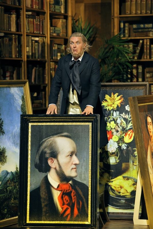 Bayreuther Festspiele / Die Meistersinger von Nürnberg - Musikalische Leitung Philippe Jordan, Inszenierung Barrie Kosky, Bühne Rebecca Riest, Kostüme Klaus Bruns, - hier Klaus Florian Vogt als Stolzing © Bayreuther Festspiele / Enrico Nawrath Bayreuther Festspiele / Die Meistersinger von Nürnberg - Musikalische Leitung Philippe Jordan, Inszenierung Barrie Kosky, Bühne Rebecca Riest, Kostüme Klaus Bruns, - hier Klaus Florian Vogt als Stolzing © Bayreuther Festspiele / Enrico Nawrath