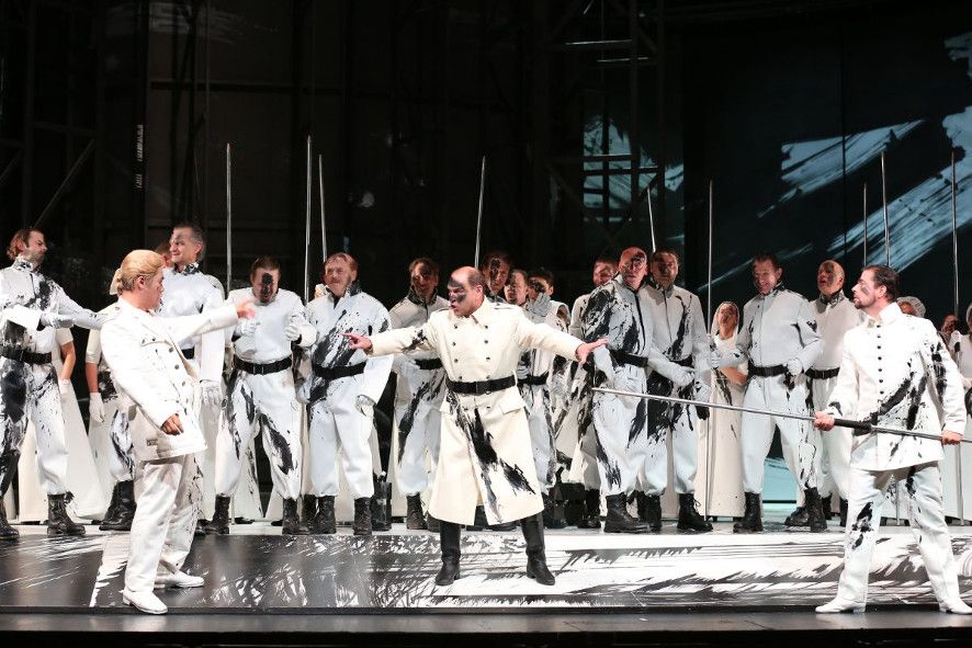 Anhaltisches Theater Dessau / Otello - hier mit Kwonsoo Jeon als Cassio, Kostadin Argirov als Montano_ und David Ameln als Rodrigo © Claudia_Heysel Anhaltisches Theater Dessau / Otello - hier mit Kwonsoo Jeon als Cassio, Kostadin Argirov als Montano_ und David Ameln als Rodrigo © Claudia_Heysel